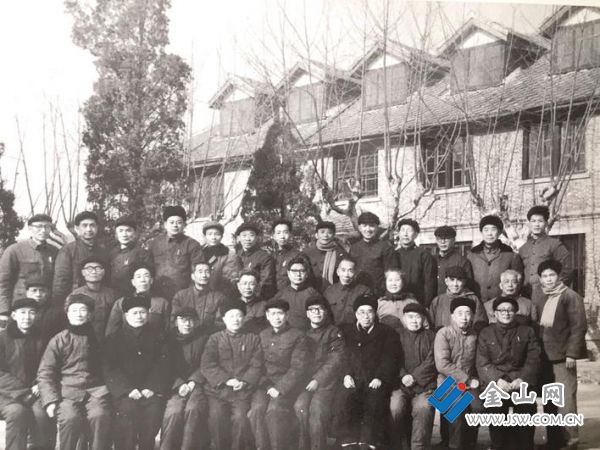 1979年3月呂鴻聲先生（第二排中）和中國蠶學(xué)會理事會成員合影