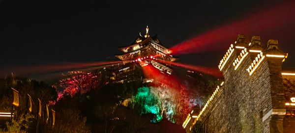 《花灯十里&ldquo;镇&rdquo;迢迢》  组图1