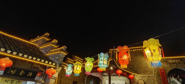 《花灯十里&ldquo;镇&rdquo;迢迢》  组图2