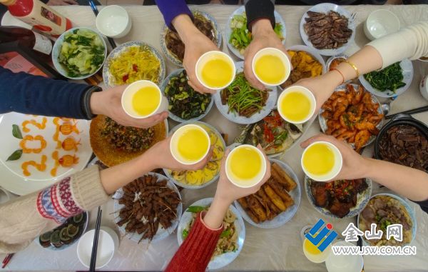 《幸福温馨除夕夜》组图 (2)