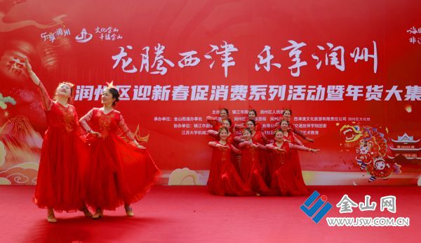 _MG_3119组照《载歌载舞迎新春》陈阿伟电话18914576266地点西津渡时间1月28日文字：人们载歌载喜气羊羊好一副喜庆热闹的场景