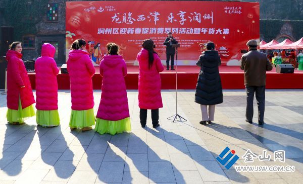 _MG_3154组照《载歌载舞迎新春》陈阿伟电话18914576266地点西津渡时间1月28日文字：人们载歌载喜气羊羊好一副喜庆热闹的场景