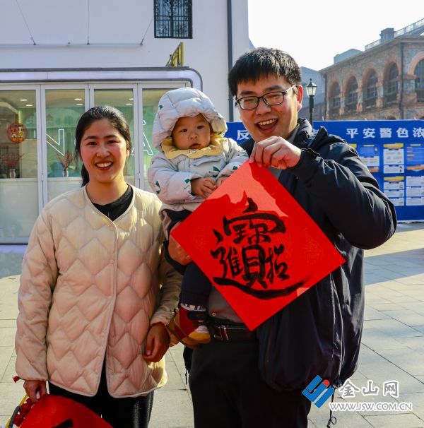 _MG_3069《招财进宝&middot;阖家团圆》陈阿伟电话18914576266 拍摄1月28日地址西津渡文∶招财进宝，财富满溢，好运连连。