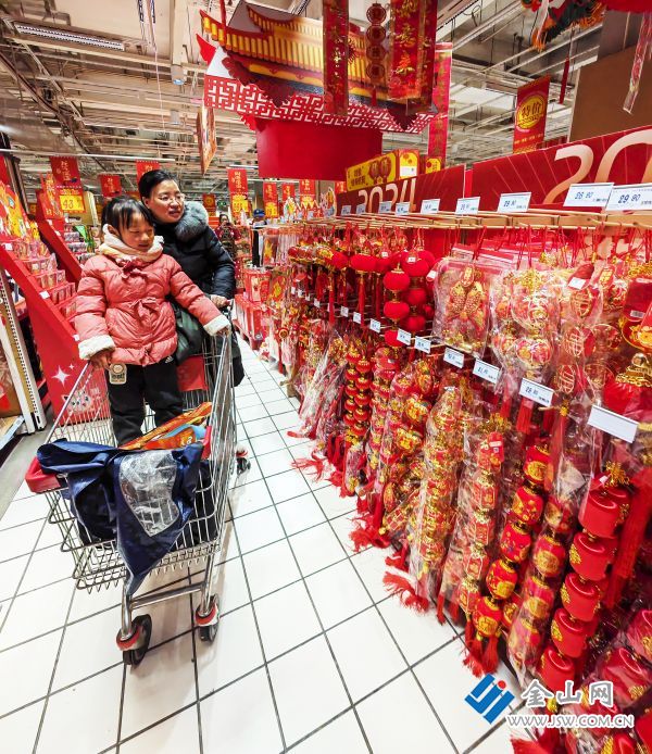 2f43c《琳琅满目》陈阿伟电话18914576266拍摄2月4日地址大润发文字：各种各样的饰品是一应俱全，琳琅满目，看得人眼花缭乱。