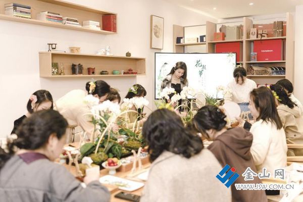 edf722b3-ac42-46e3-a2aa-8caca7369364