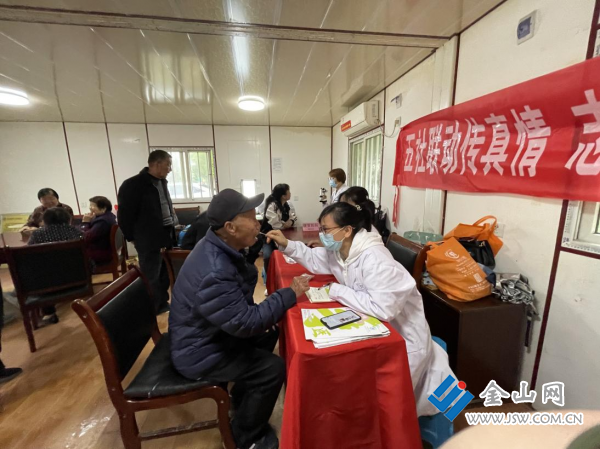 家门口慈善:五社联动传真情 志愿服务暖夕阳_中国镇江金山网 国家一类