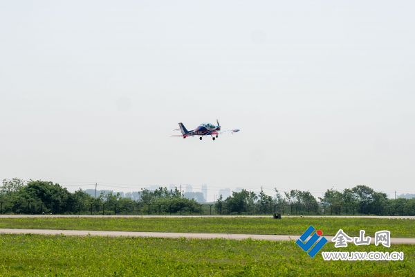 选拔轻型飞机国家队队员 梦想从大路机场起飞_中国镇江金山网 国家