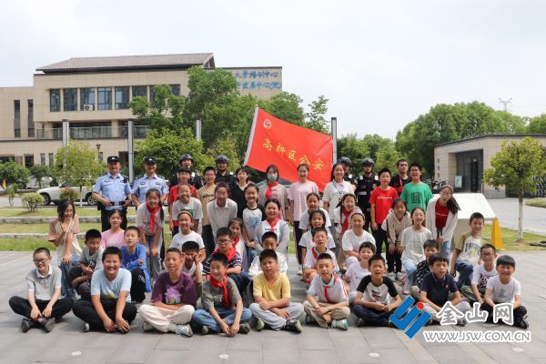 防暴演练走进校园_中国镇江金山网 国家一类新闻网站