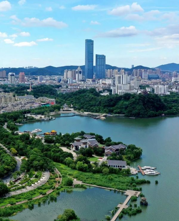 现代化山水花园城市 石小刚摄