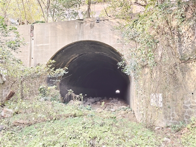 寶蓋山隧道東側(cè)入口 竺捷 攝