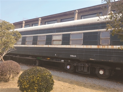 擺放在西津渡景區(qū)的綠皮車車廂。本版攝影：方良龍