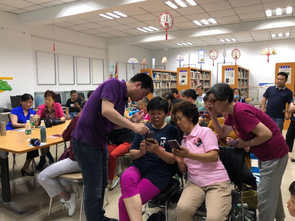 E路晚霞老年人手機(jī)培訓(xùn)