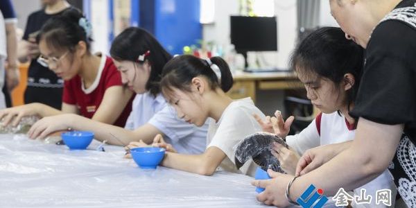 老寶貝“穿新衣” 文物保護(hù)體驗(yàn)營(yíng)