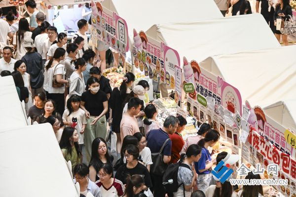 八佰伴首屆冰淇淋面包市集現場。 管奇璠 攝