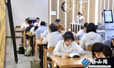 書香伴暑假圖書館里人氣旺