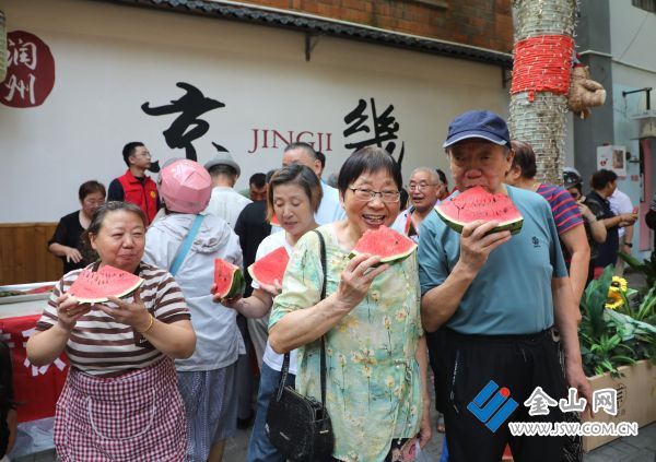 “‘啃秋’樂在京畿路 街坊笑迎好金秋”活動，邀請百余位居民在網(wǎng)紅京畿路上吃西瓜、傳民俗、話鄰里情，共盼金秋好光景