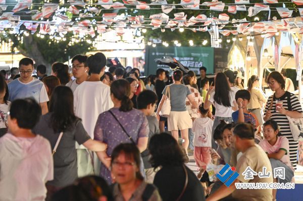 城市核心商業(yè)綜合體舉辦市集，巧妙融入音樂(lè)、賽事、演藝等，讓市民盡享美食與互動(dòng)體驗(yàn)。