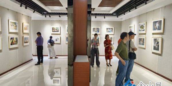 “揚(yáng)中·民俗攝影聯(lián)展”開展