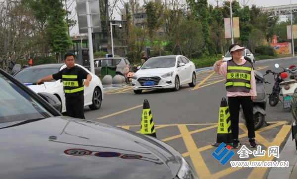 丹陽(yáng)眼鏡城單日接待游客超2.2萬(wàn)人次5