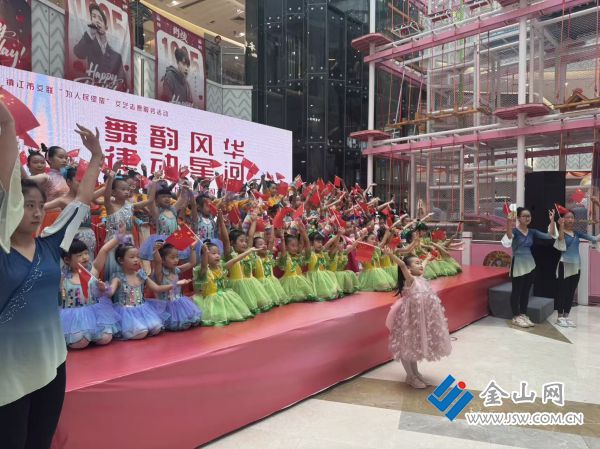 文藝志愿者巡演“舞動(dòng)”城市地標(biāo)2