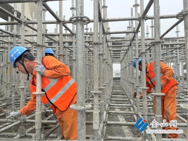 交通建設者抓質量搶進度保安全4