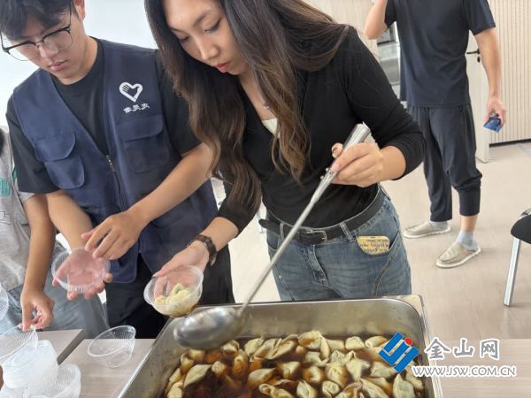 丹陽延陵鎮(zhèn)芳庭社區(qū)：“蒲公英之家”孩子品味“家的味道”慶雙節(jié)4