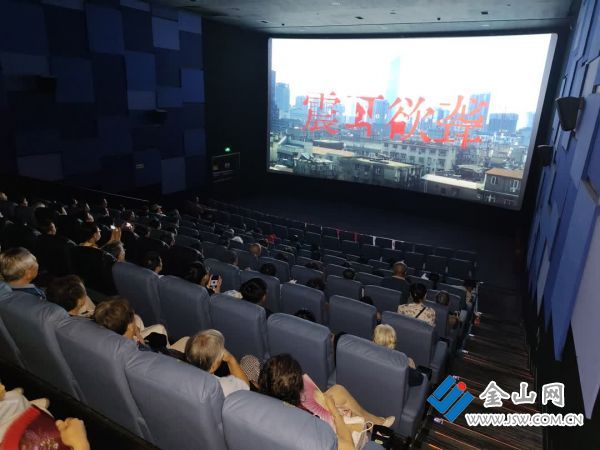 鎮江蘇寧影城聯手后援會邀請二百余志愿者共賞《震耳欲聾》2