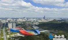 碧空如洗映名城