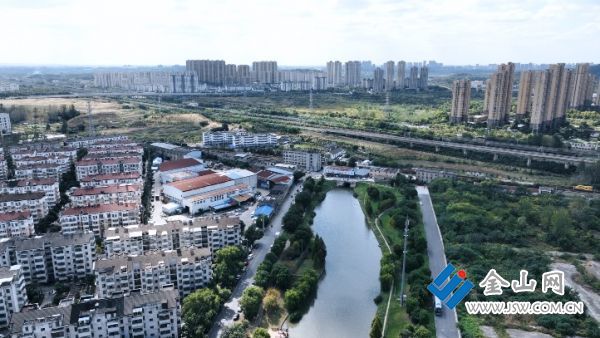 俯瞰四明河。蔣敬 攝