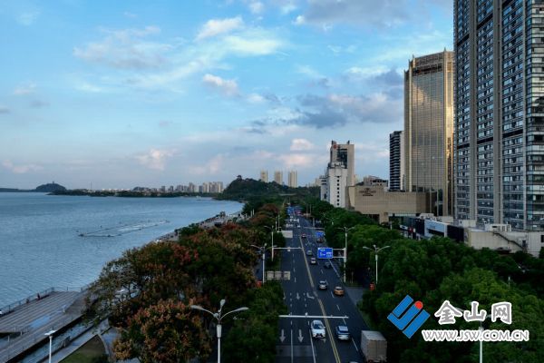 018a6acacaebaa4a195bae5678e8201373