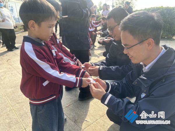 EE9CFEDF4F3296C03C90BEFB37C6CE57