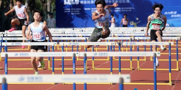 角逐田徑賽場(chǎng)