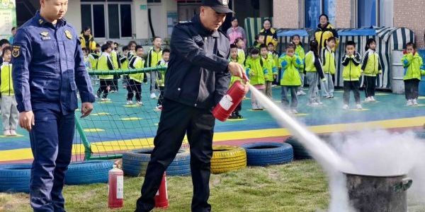 筑牢安全防線 守護“幼”小心靈