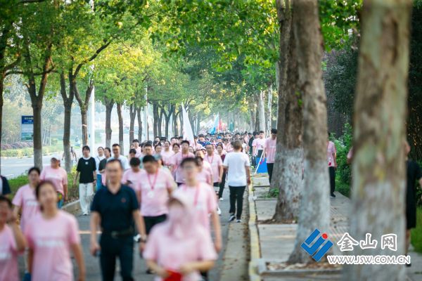 056一雙球鞋的暴走2.2000余人為愛暴走