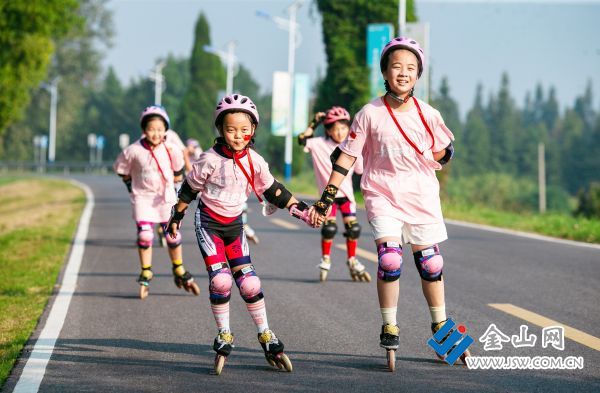 056一雙球鞋的暴走3.小小輪滑隊員參與暴走