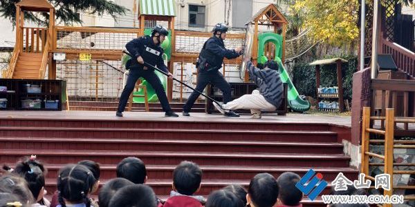 警園聯(lián)動(dòng)傳授防護(hù)技能 筑牢校園安全防線