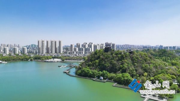 大運(yùn)河鎮(zhèn)江段的風(fēng)光。