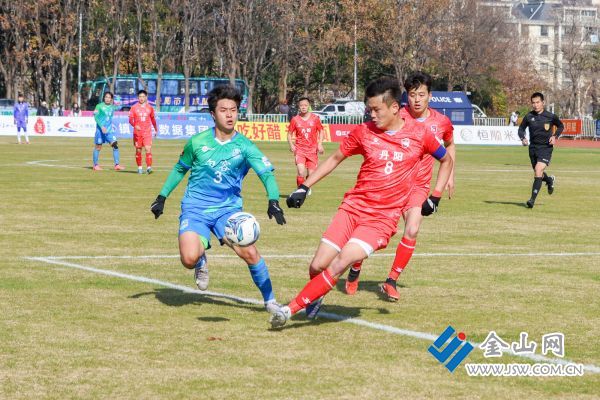 句容隊(duì)與丹陽隊(duì)比賽現(xiàn)場 周長青 攝