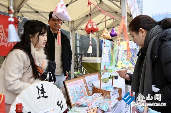 &ldquo;游購鄉村&middot;鎮超決賽市集&rdquo;人氣十足。管奇璠 攝