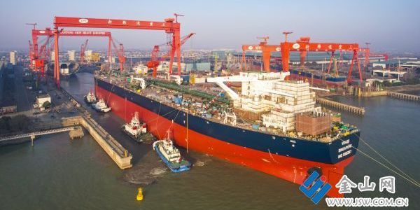鎮(zhèn)江史上最大新造船出塢