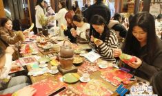 圍爐煮茶話未來 引才留才暖意濃