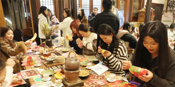 圍爐煮茶話未來(lái) 引才留才暖意濃