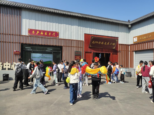 揚中市永勝社區(qū)九獅圖2