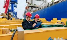 鎮(zhèn)江海關(guān)全力護(hù)航“中國制造”巨無霸