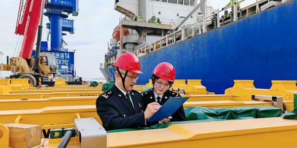 鎮(zhèn)江海關(guān)全力護(hù)航“中國(guó)制造”巨無(wú)霸