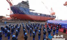 “海上作業(yè)多面手”安全下水