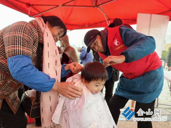 10-志愿者義務(wù)理發(fā)