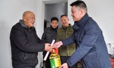 情暖新春送關(guān)懷 同心聚力暖人心