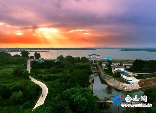 bde051d60af84c3cb6f25d4a1e57ff51