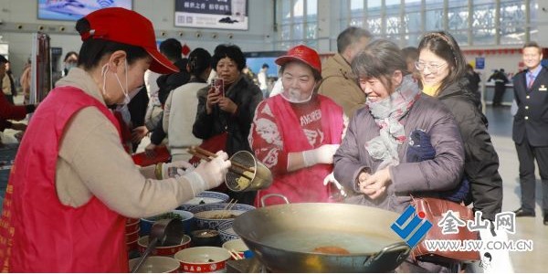 一碗鍋蓋面 溫暖回鄉(xiāng)路